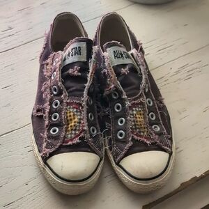 Converse tennis shoes